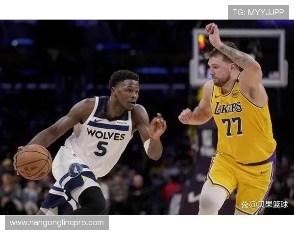 爱德华兹与东契奇末节表现对比谁更适合持球终结比赛
